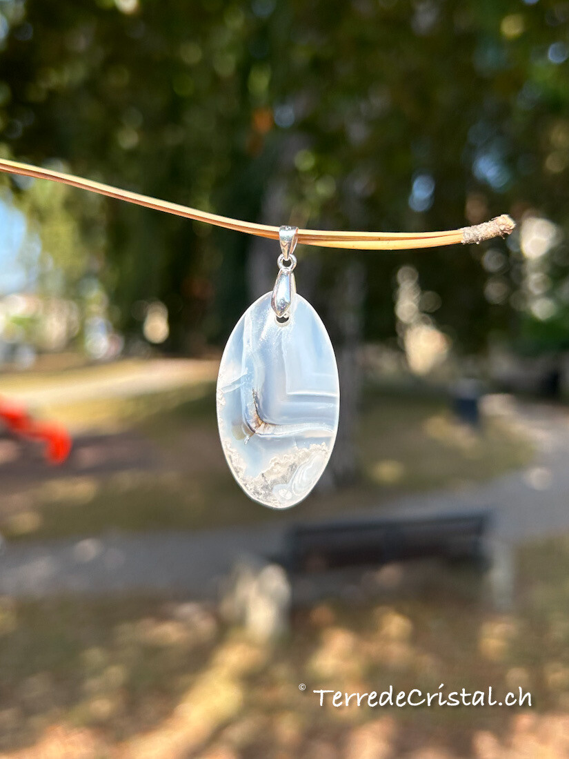 Pendentif en Agate blanche