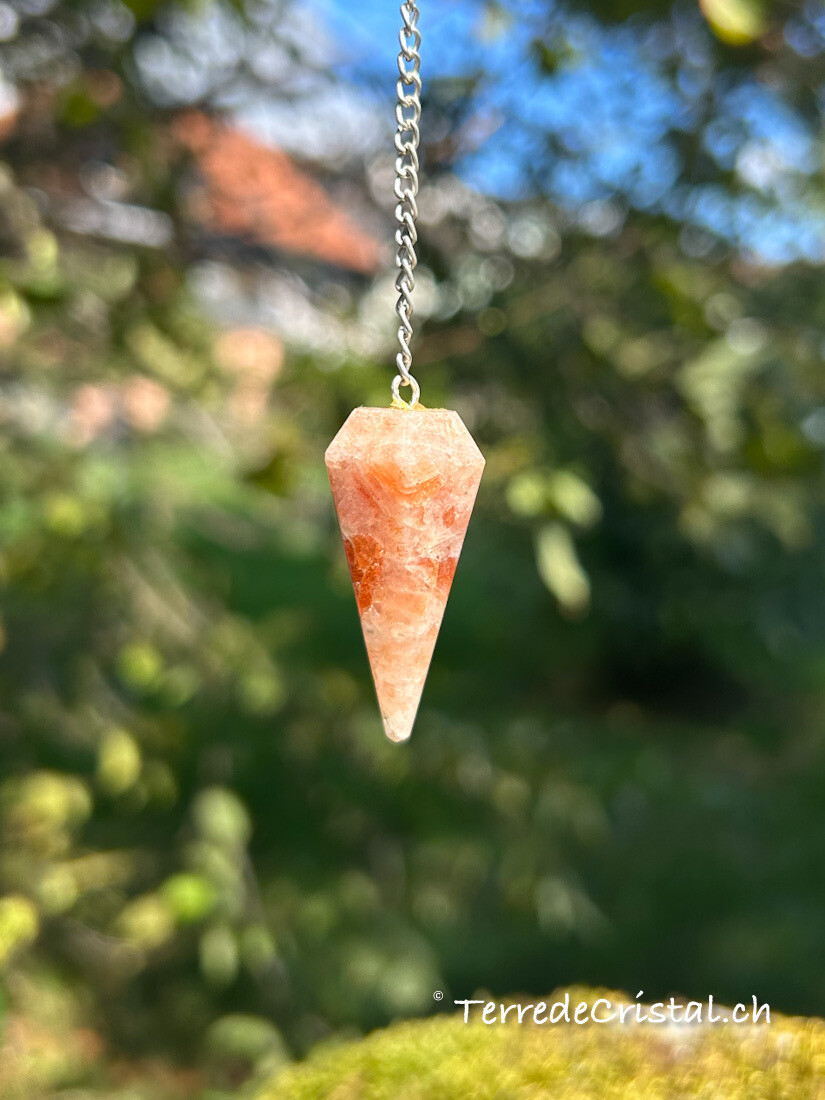 Pendule hexagonal en Pierre du soleil