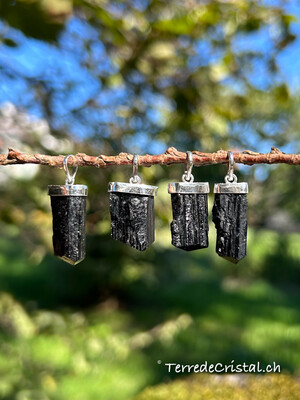 Pendentif en Tourmaline noire brute
