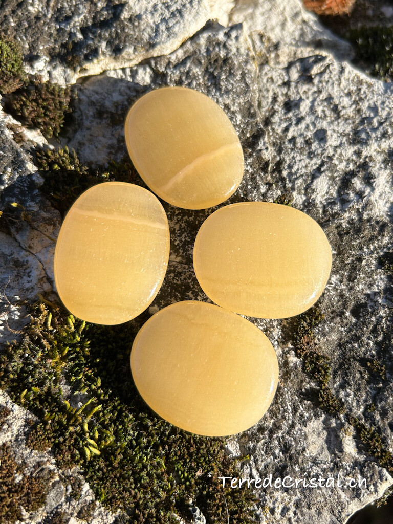 Calcite jaune plate