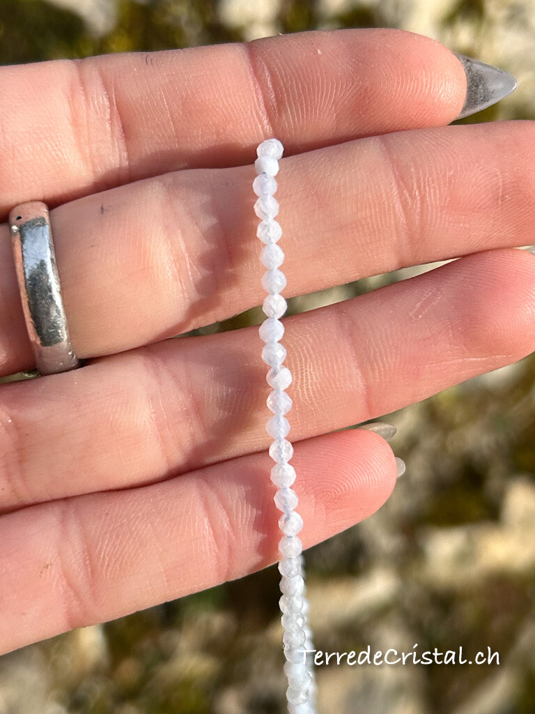 Rang de Calcédoine bleue facettée 3 mm