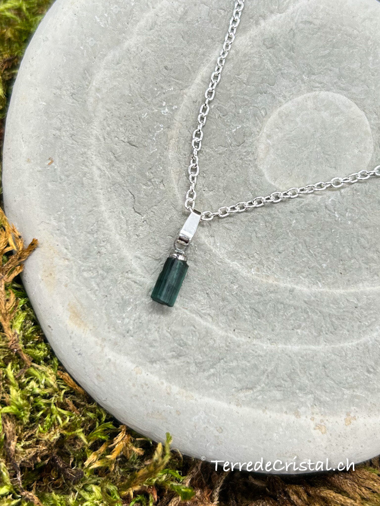 Pendentif en Tourmaline verte brute