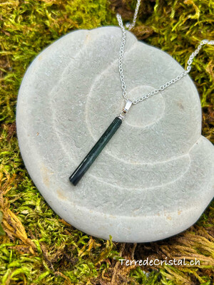 Pendentif en Tourmaline verte brute