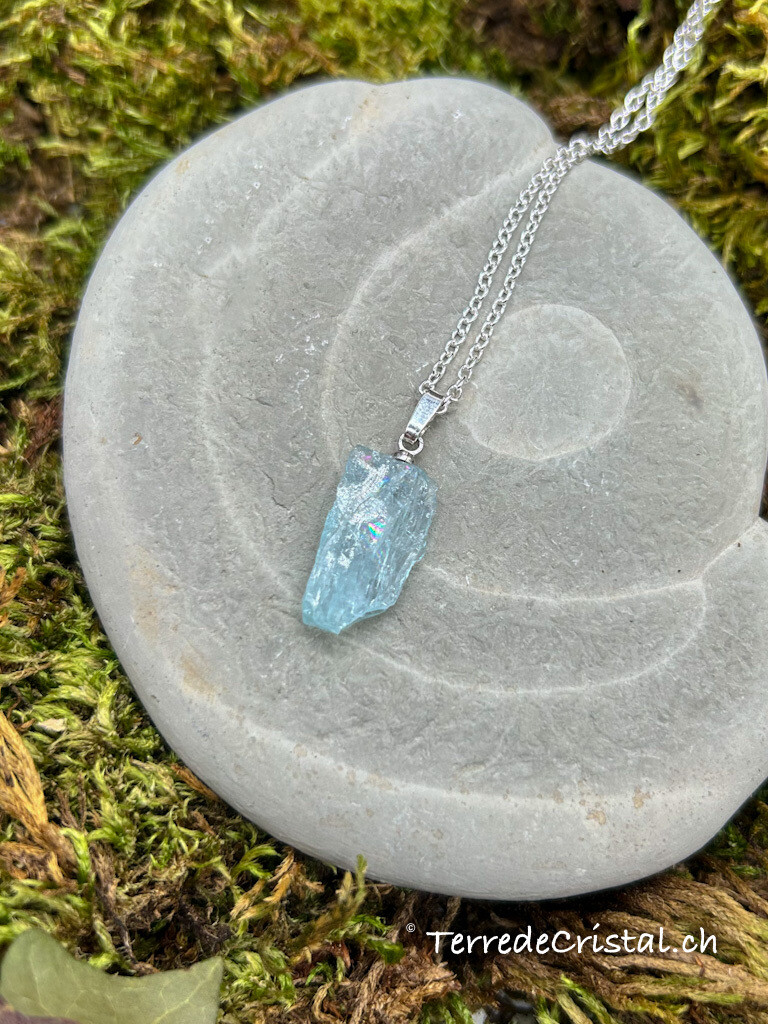 Pendentif en Topaze bleue brute