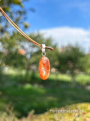 Pendentifs en pierres avec bélières