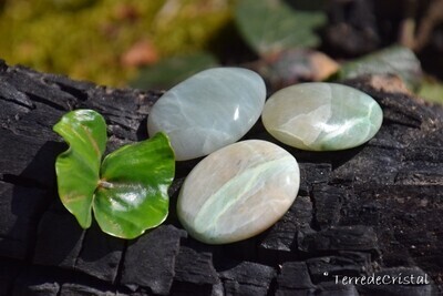 Pierre de lune verte / Garniérite