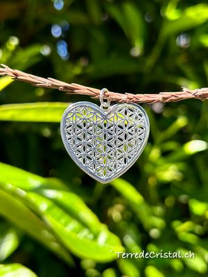 Pendentif Fleur de vie en coeur