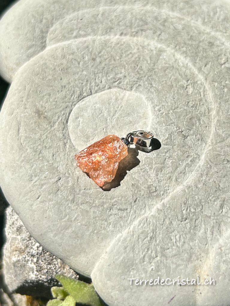 Pendentif en Pierre du soleil brute