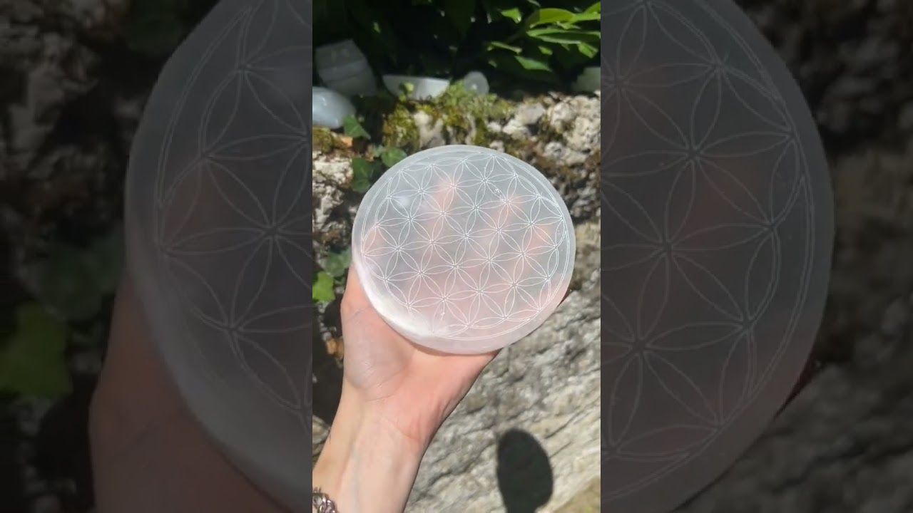 Plaque en Sélénite gravée fleur de vie, taille à choix