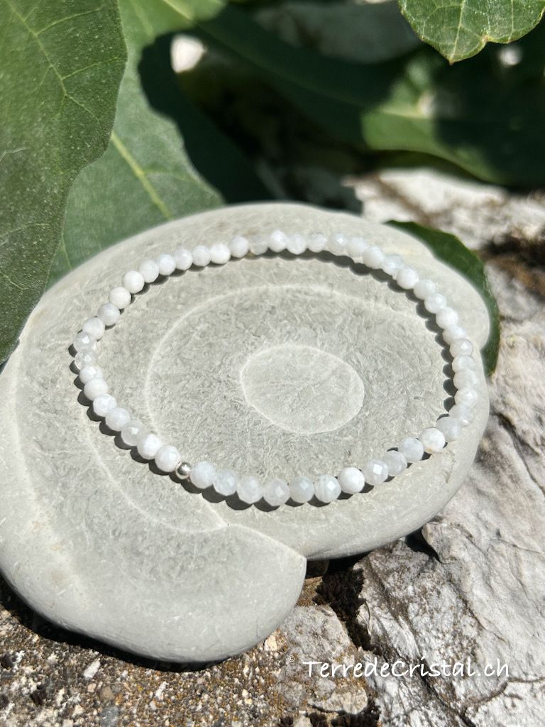 Bracelet en Pierre de lune blanche facettée 4mm