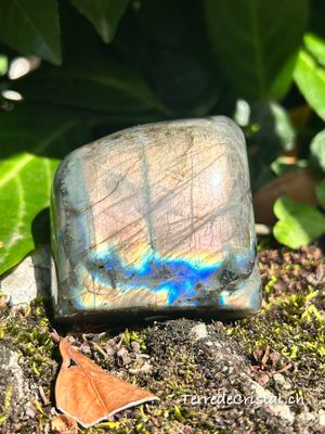 Menhir en Labradorite orangé