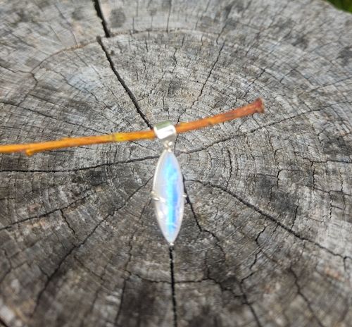 Pendentif en Pierre de lune blanche