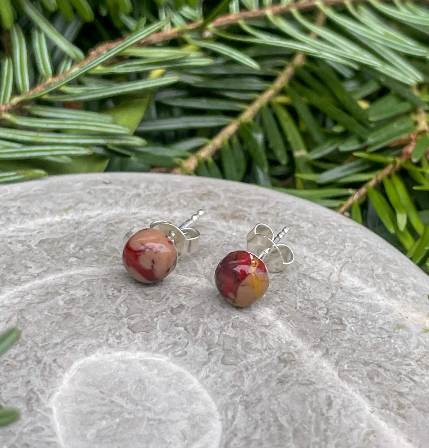 Clous d’oreilles en Mokaïte