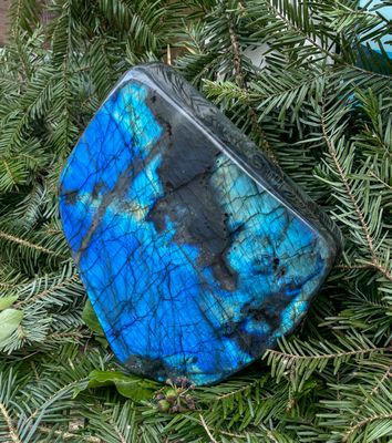 Menhir en Labradorite