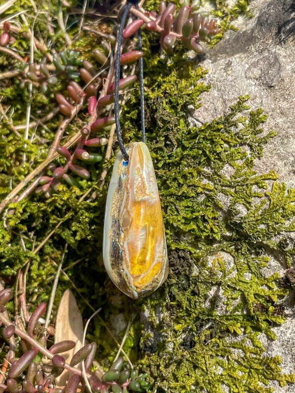 Ambre percé