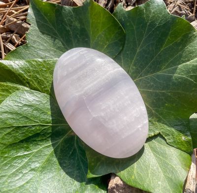 Galet en Mangano-Calcite