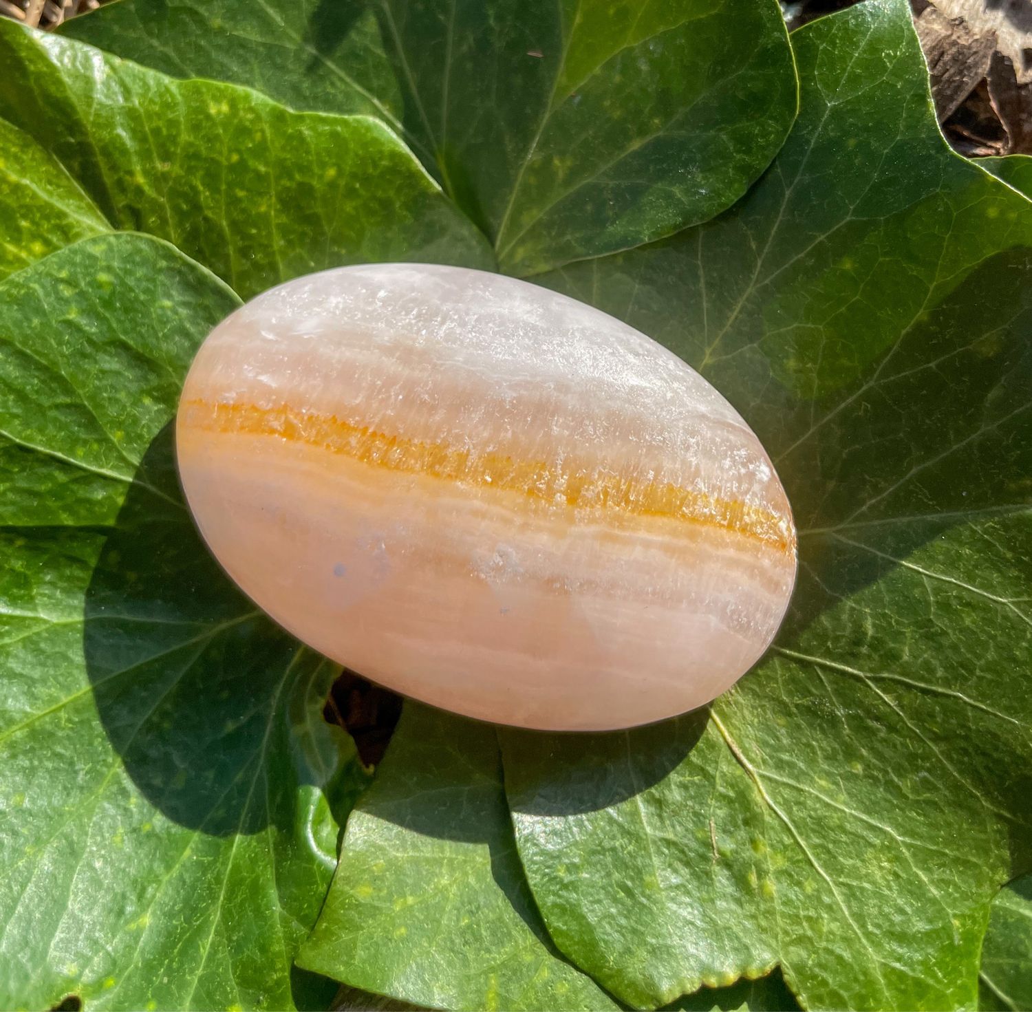 Galet en Mangano-Calcite