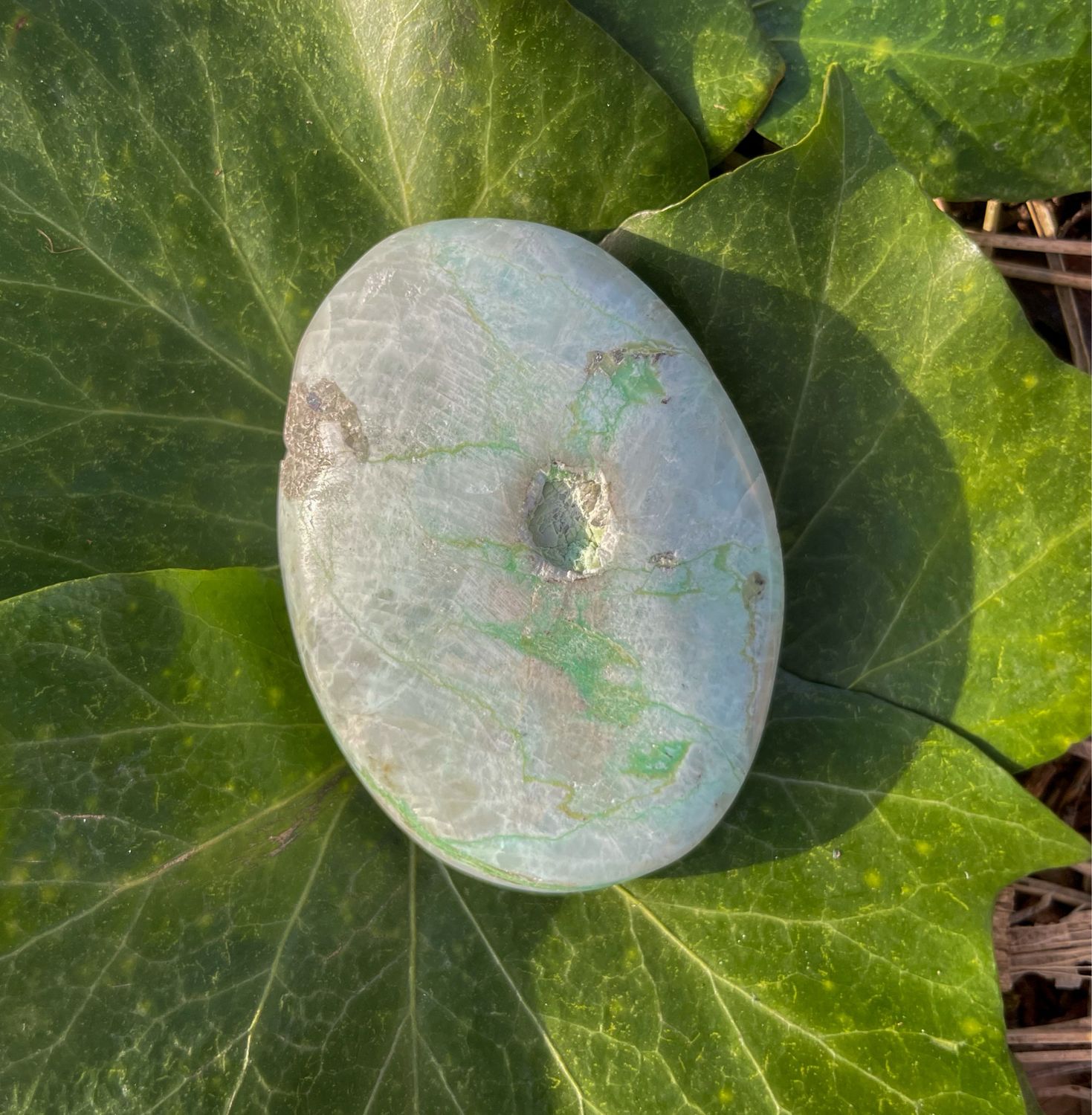 Galet en Pierre de Lune verte / Garnièrite