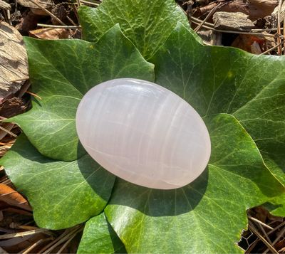 Galet en Mangano-Calcite
