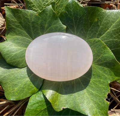 Galet en Mangano-Calcite