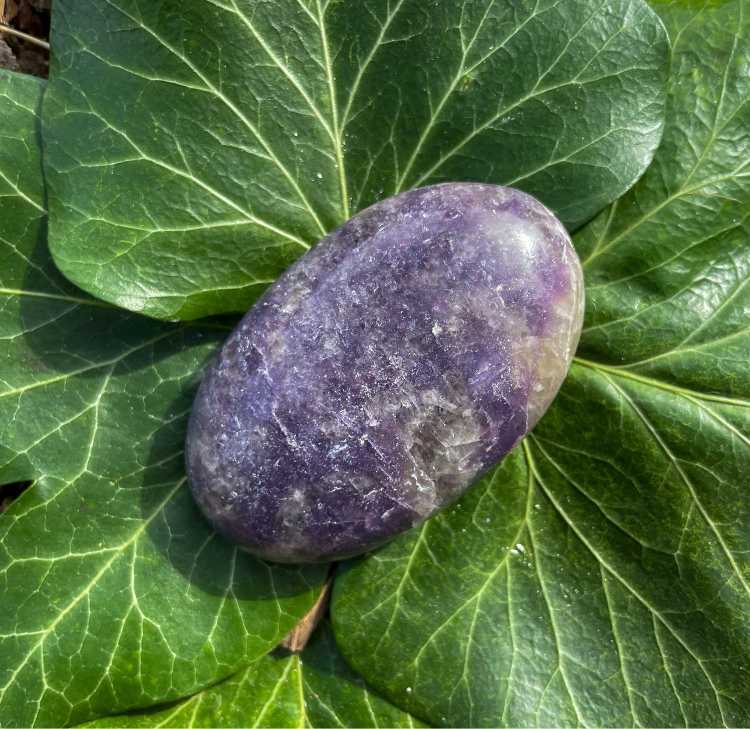 Galet en Lépidolite