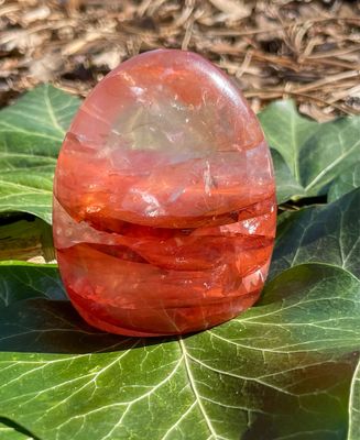 Menhir en Quartz hématoïde rouge