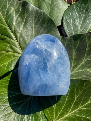 Menhir en Calcite bleue