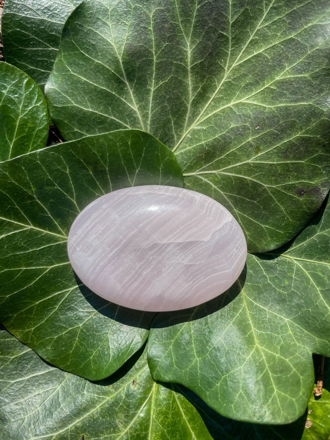 Galet en Mangano-Calcite