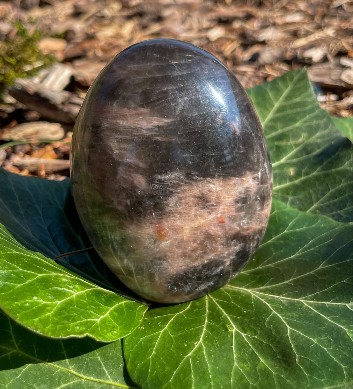 Menhir en Pierre de Lune noire