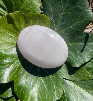 Galet en Mangano-Calcite