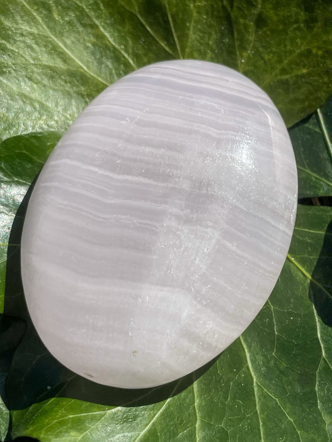 Galet en Mangano-Calcite