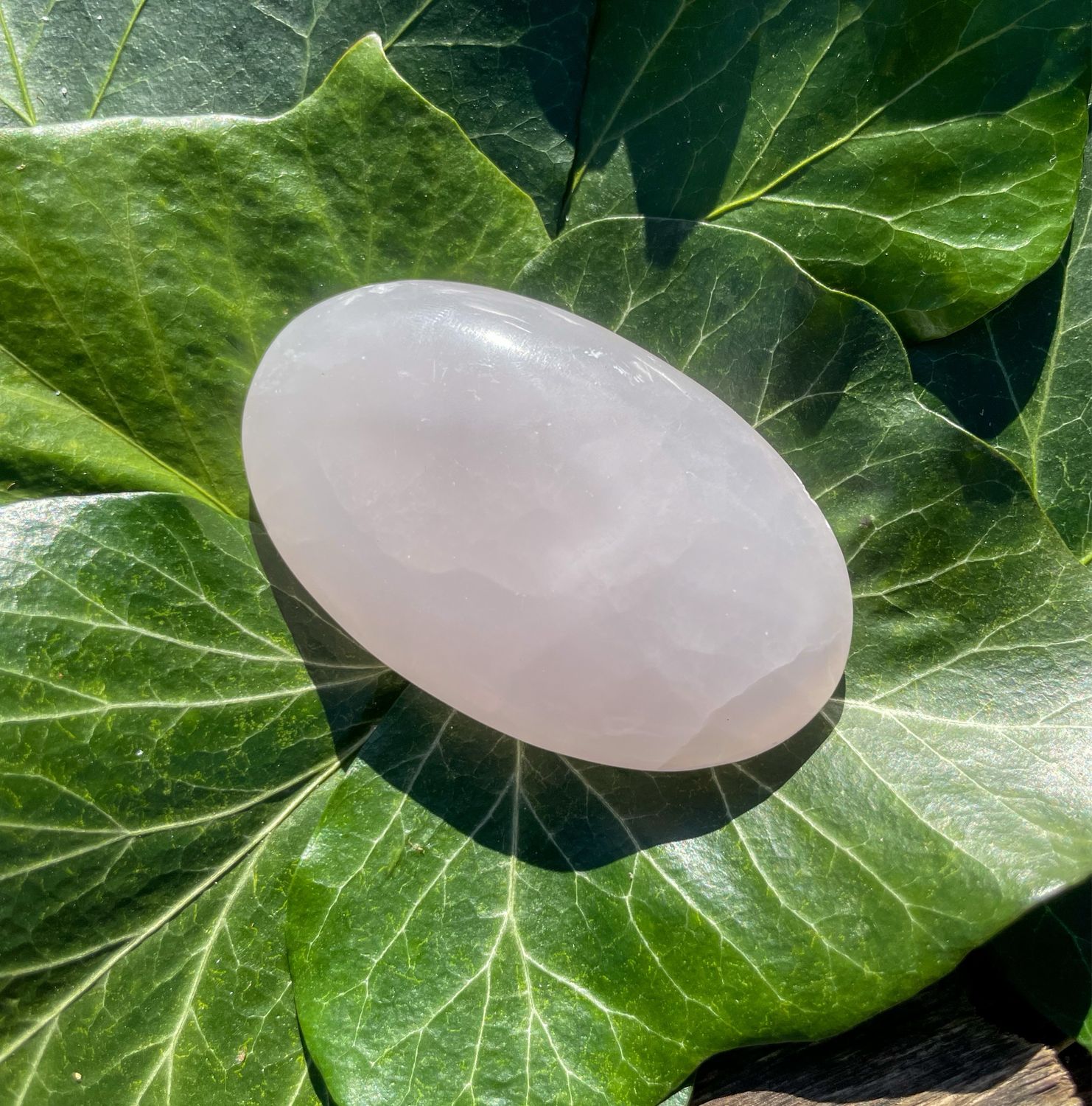 Galet en Mangano-Calcite