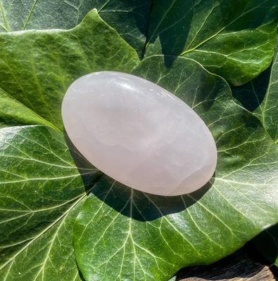 Galet en Mangano-Calcite