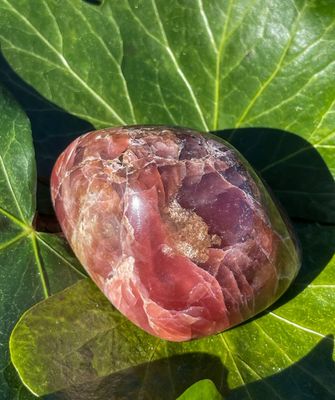 Galet en Rhodochrosite du Pérou 
