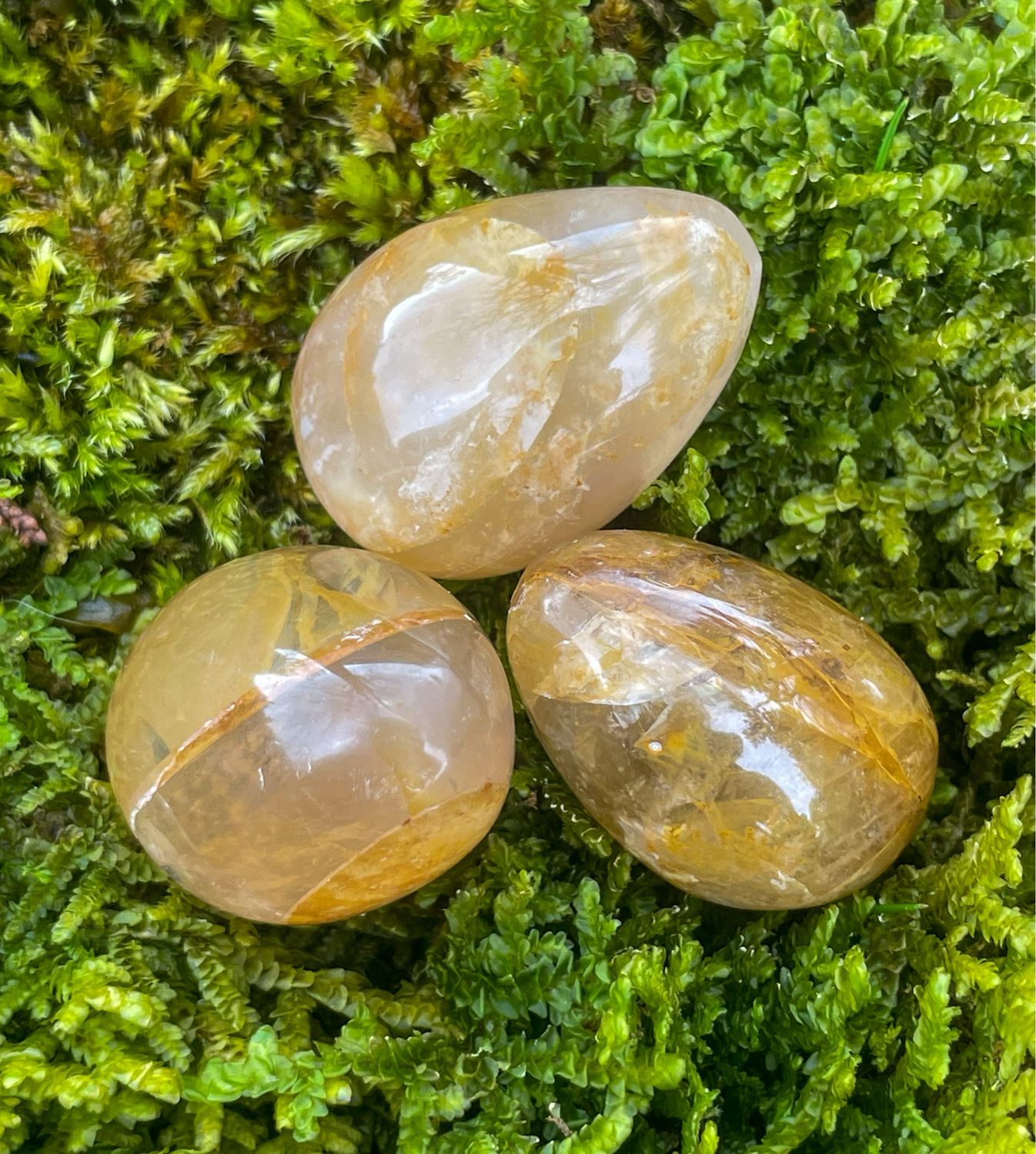 Oeuf en Quartz hématoïde jaune