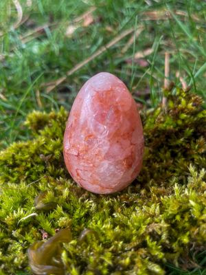 Oeuf en Quartz hématoïde rouge
