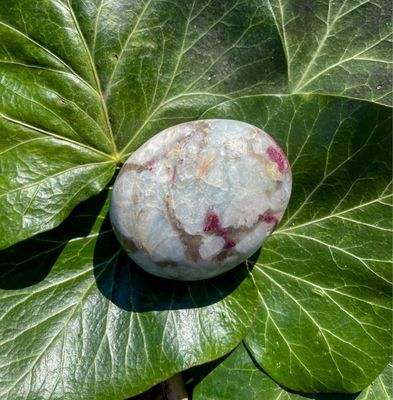 Galet en Quartz rubellite
