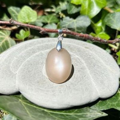 Pendentif en Pierre de lune orangée