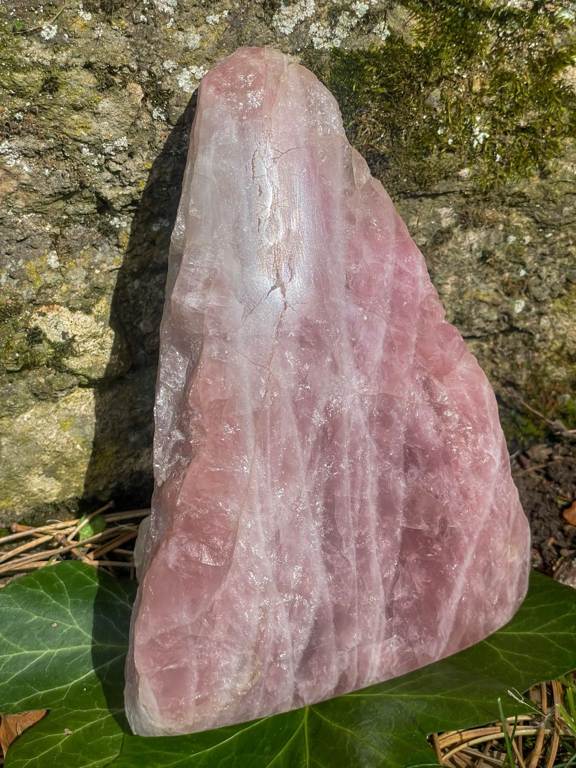 Menhir en Quartz rose semi-brut