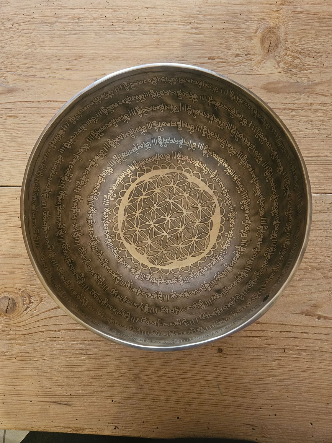 Bol chantant gravé "Fleur de vie" 24.5 cm