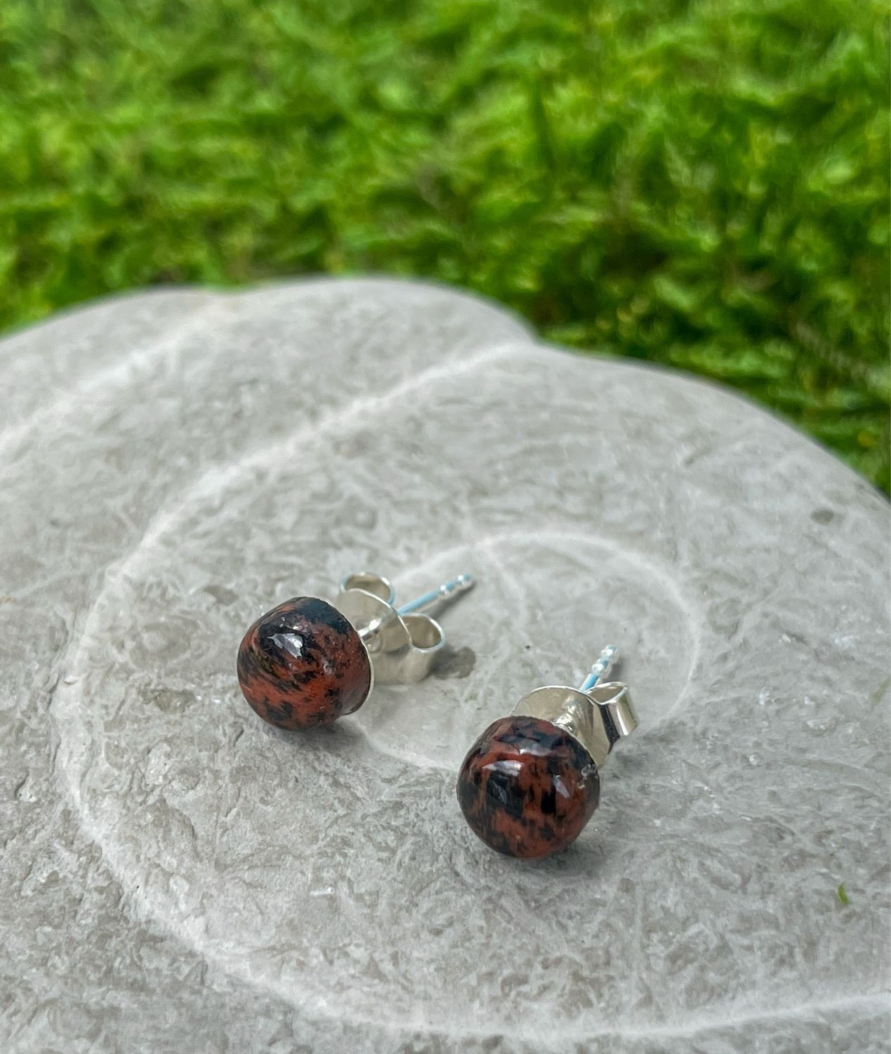 Clous d'oreilles en Obsidienne Acajou