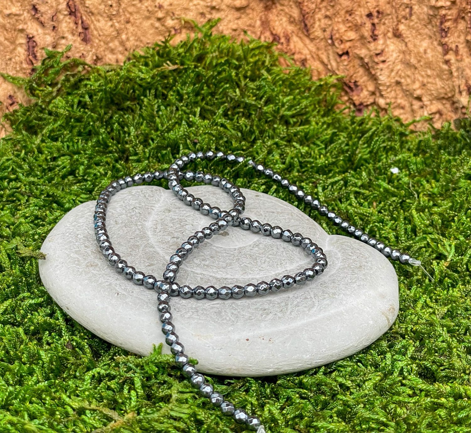 Rang d&#39;Hématite facettée 3 mm