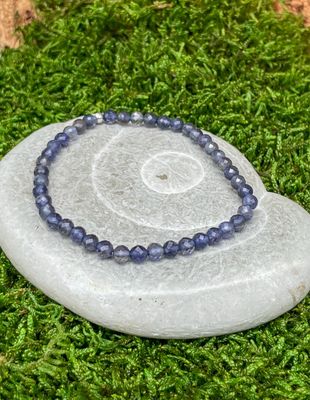 Bracelet en Iolite facetté 4 mm