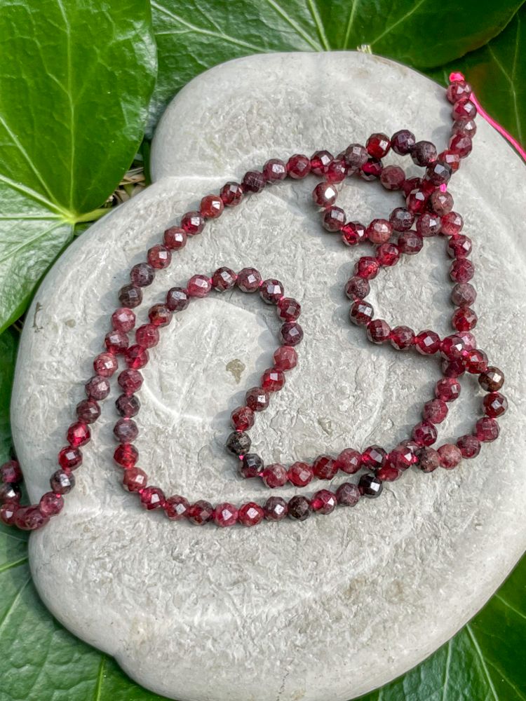 Rang de Tourmaline rose facettée 3-4 mm