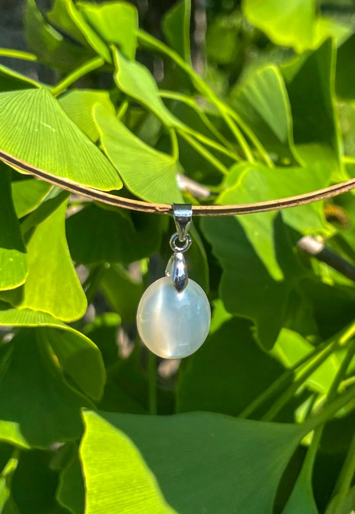 Pendentif en Pierre de lune argentée
