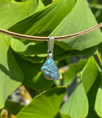 Pendentif en Labradorite brute argent 925 argenté ou doré Pendentif en Labradorite brute argent 925 argenté ou doré