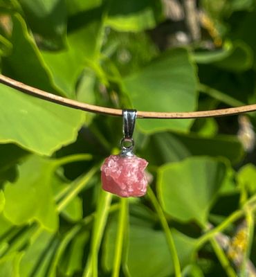 Pendentif en Rhodochrosite brute Pendentif en Rhodochrosite brute