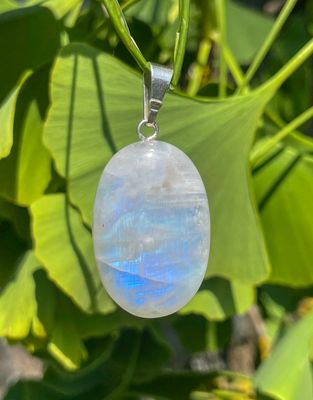 Pendentif en Pierre de lune bleutée 
