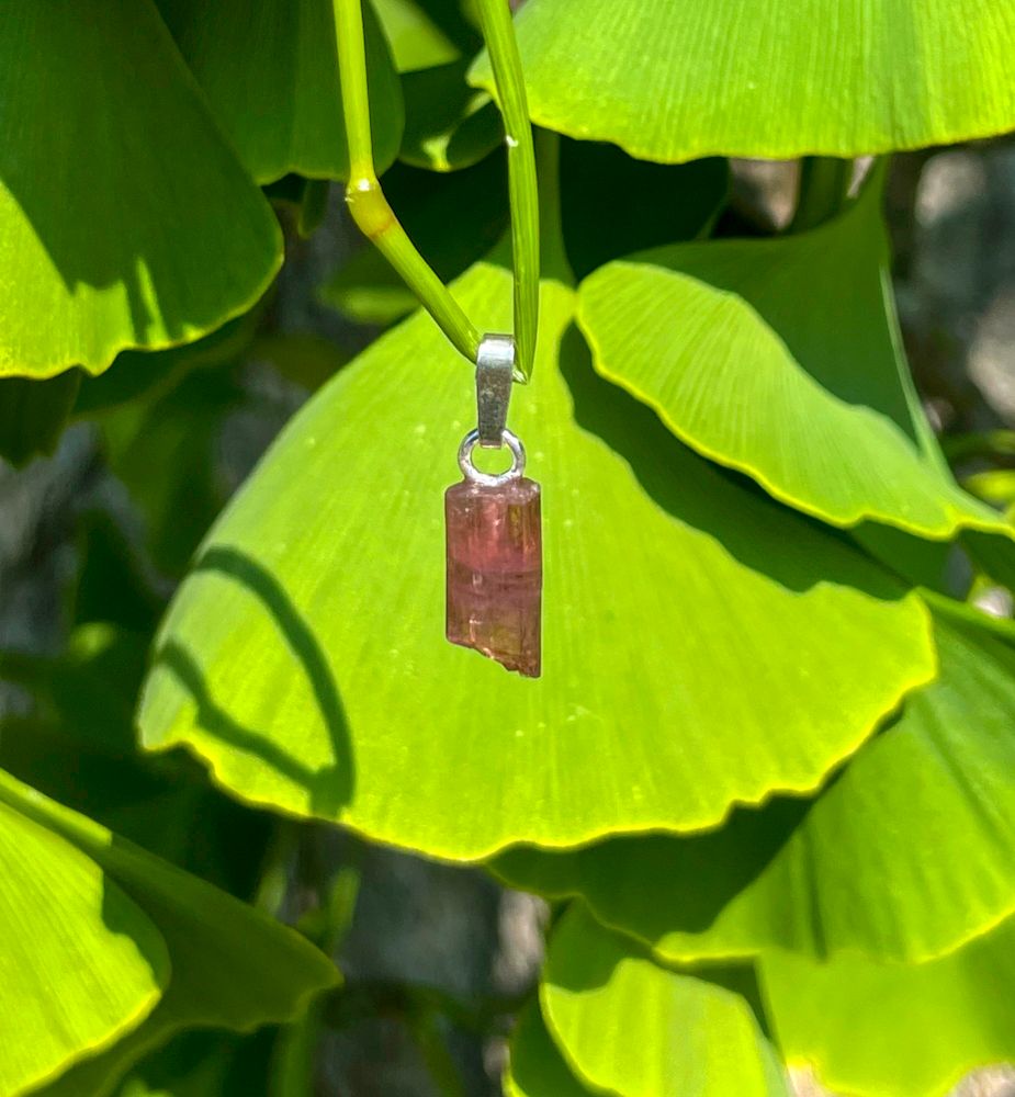 Pendentif en Tourmaline rose brute