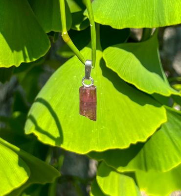 Pendentif en Tourmaline rose brute